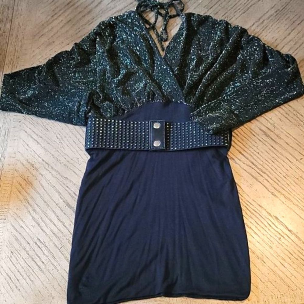 Size small black and gold sparkley dress 🖤